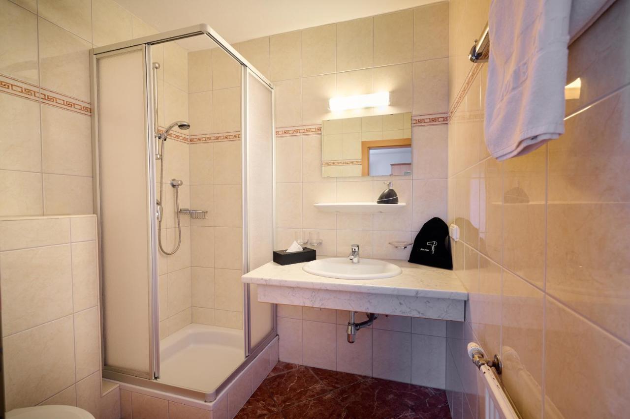 Alpendorf Hotel Stern Санкт Йохан им Понгау Екстериор снимка