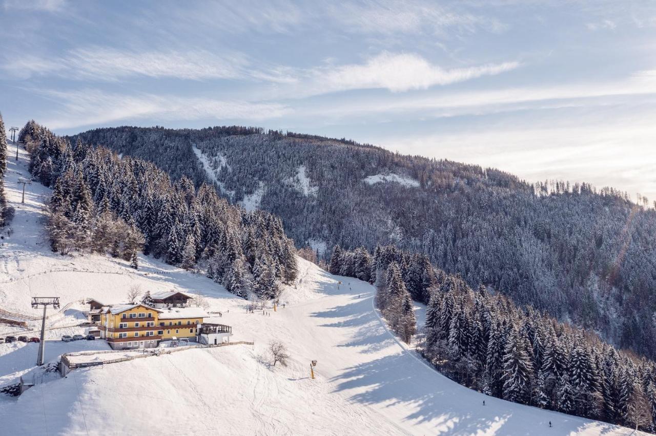 Alpendorf Hotel Stern Санкт Йохан им Понгау Екстериор снимка