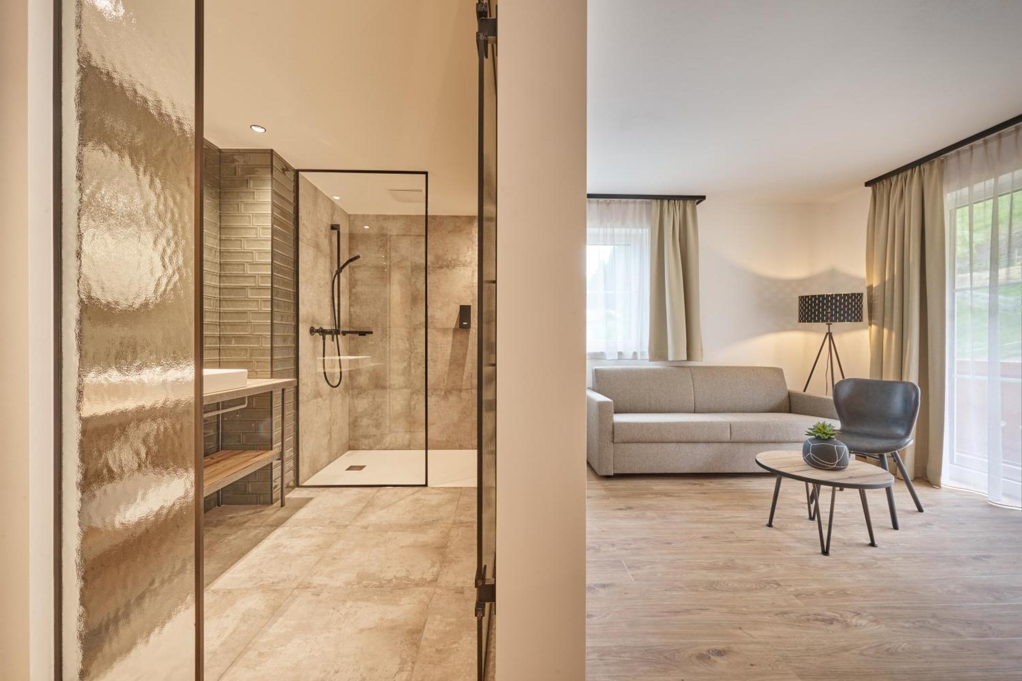 Alpendorf Hotel Stern Санкт Йохан им Понгау Екстериор снимка